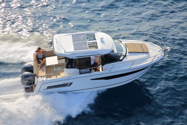 Jeanneau outboard