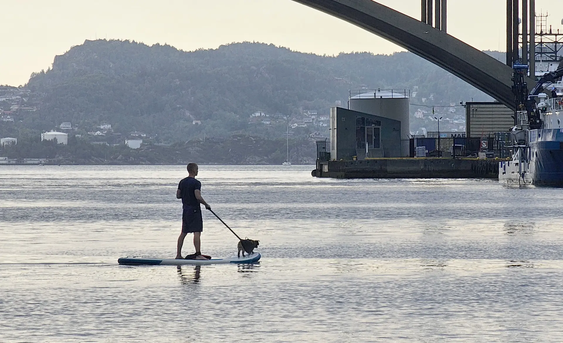 Det er ikke alle som er oppmerksom på at det er påbudt med flytevest på SUP-brett
