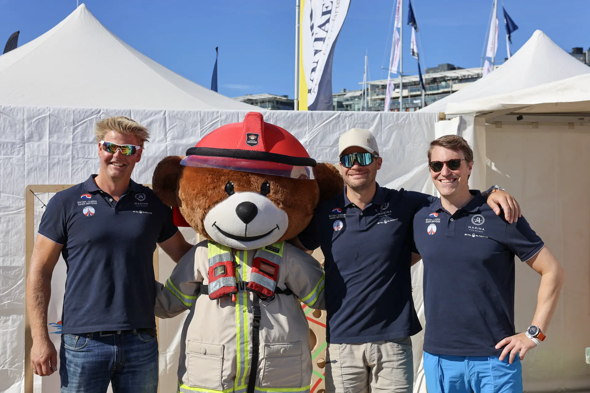 Team Norboat med Bjørnis - (fv) Thomas Nicolai Bjønness, Magnus Frøshaug Ryhjell og Christian Broch Korsbøen - Foto: Eirik Håstein