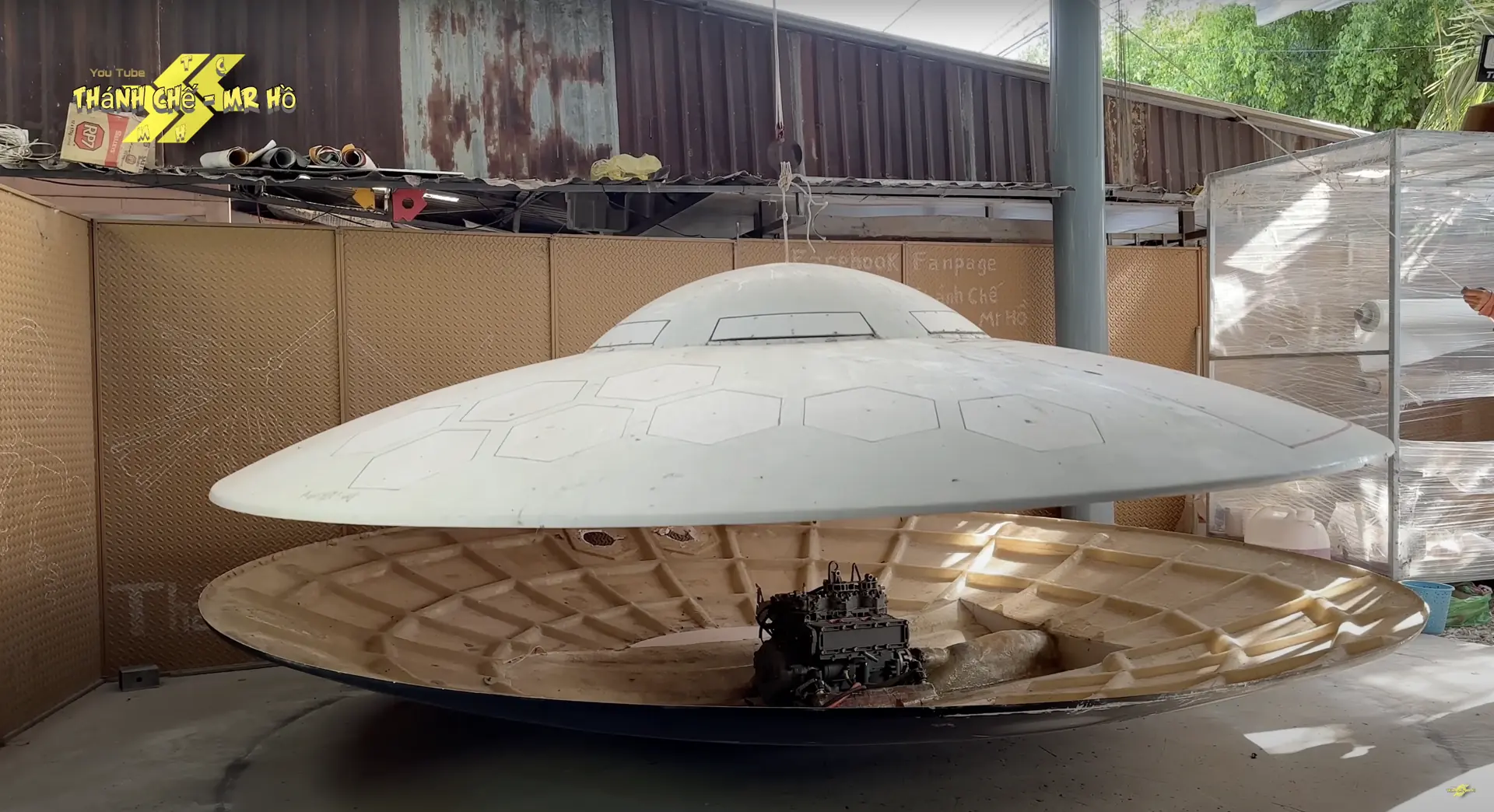 UFO-båten består av to deler.