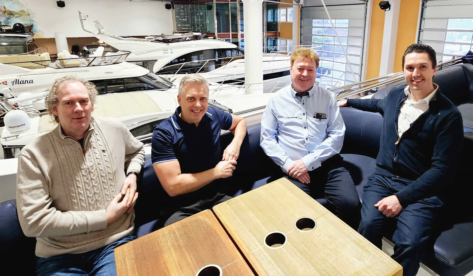 Samarbeidspartnerne Thrust Marine og Bergen Marine har økt fokus på storbåt fremover, her (fh) Jonas Gams Steine, Per Alvern, Trond Hopen Lidal og Petter Mork-Knudsen i Storbåthallen i Dolviken