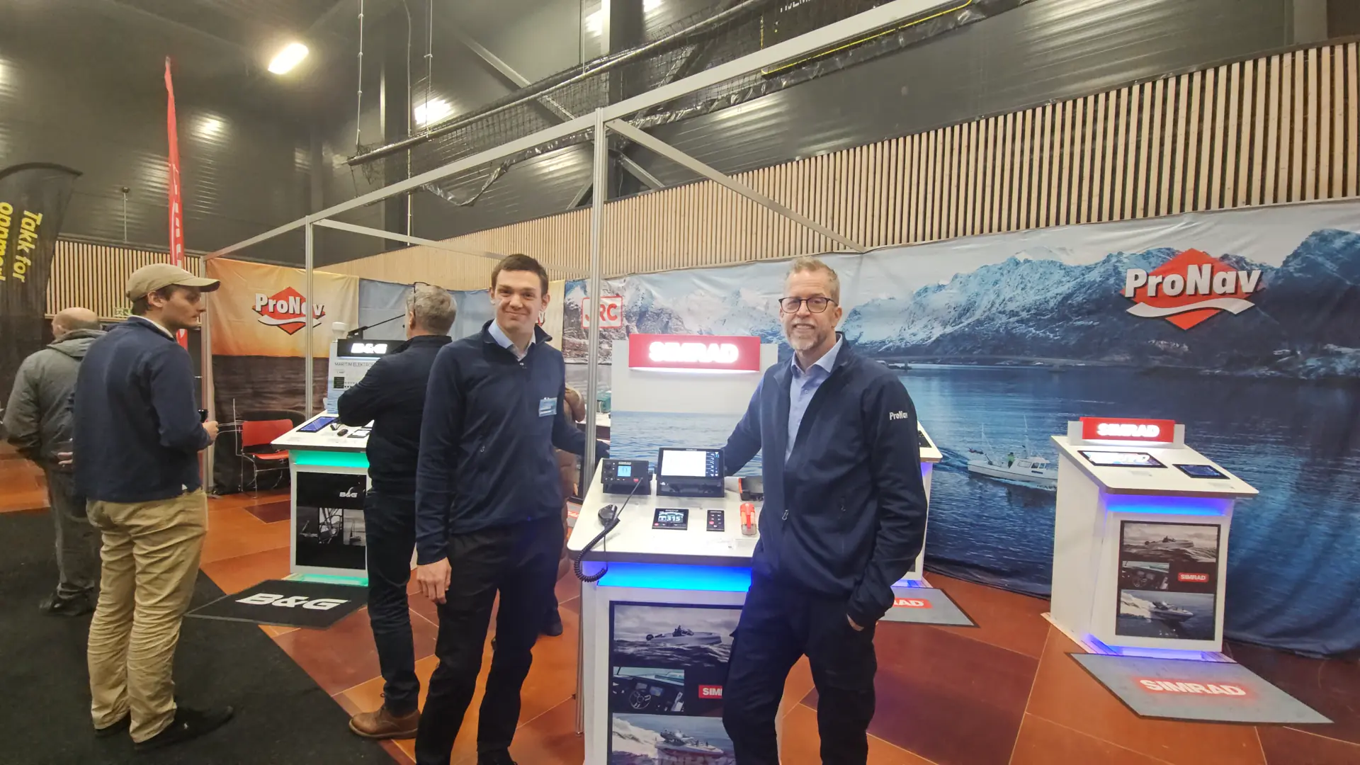 Herman U Hansen (tv) og Valentin Svelland hadde tatt turen fra Egersund til Båt, Bil & Caravanmessen i Bergen.