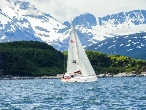 Seilferie i den urørte nordnorske øyverdenen