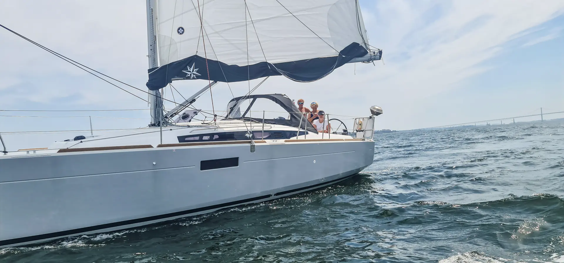 På vei: Nils Klippenberg, Anne Wichstrøm og Marie Klippenberg i båten.