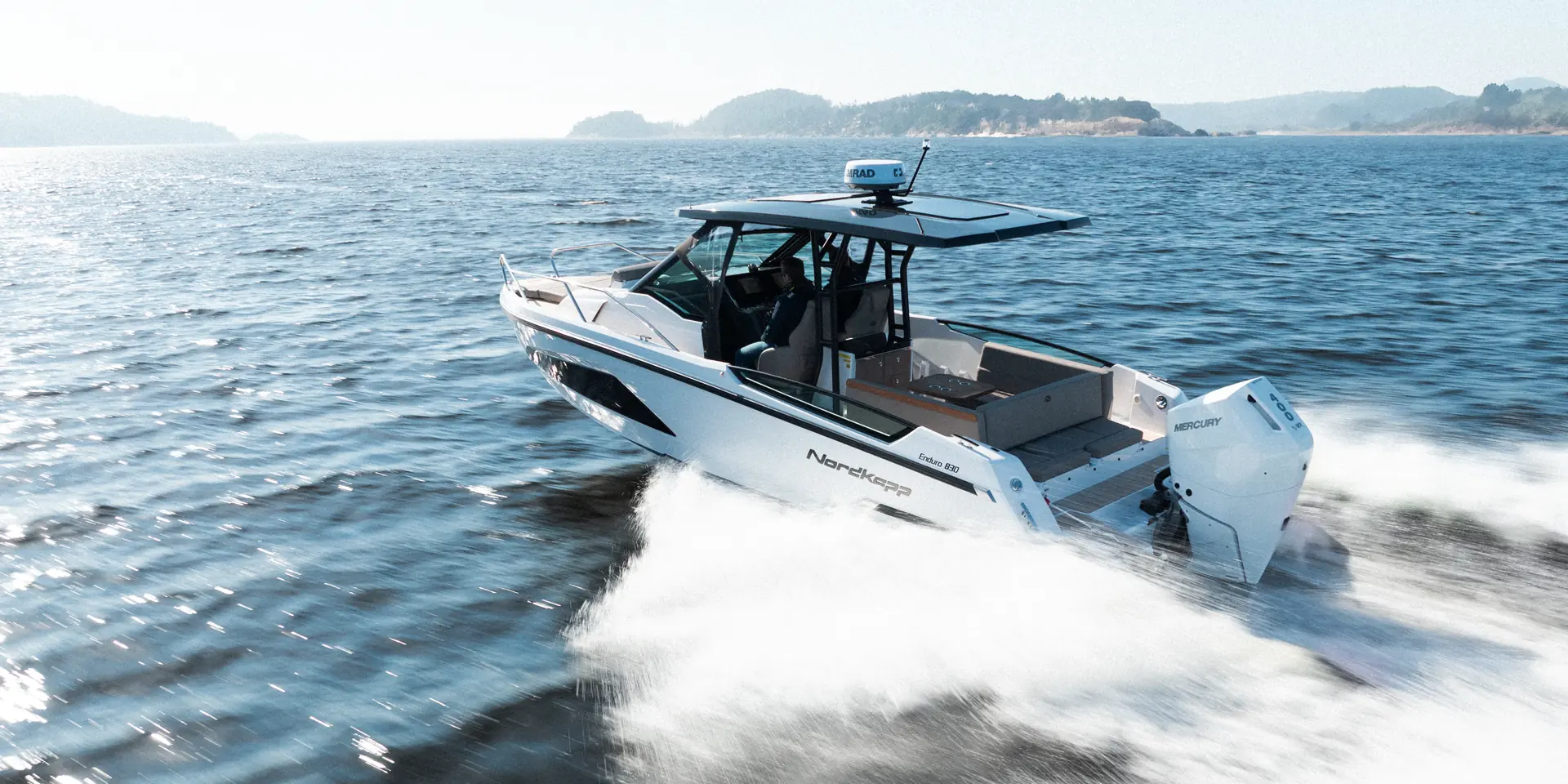 Enduro 830 motoriseres fra singel Mercury V8 300 hk til 2x250 hk. Foto: Nordkapp Boats