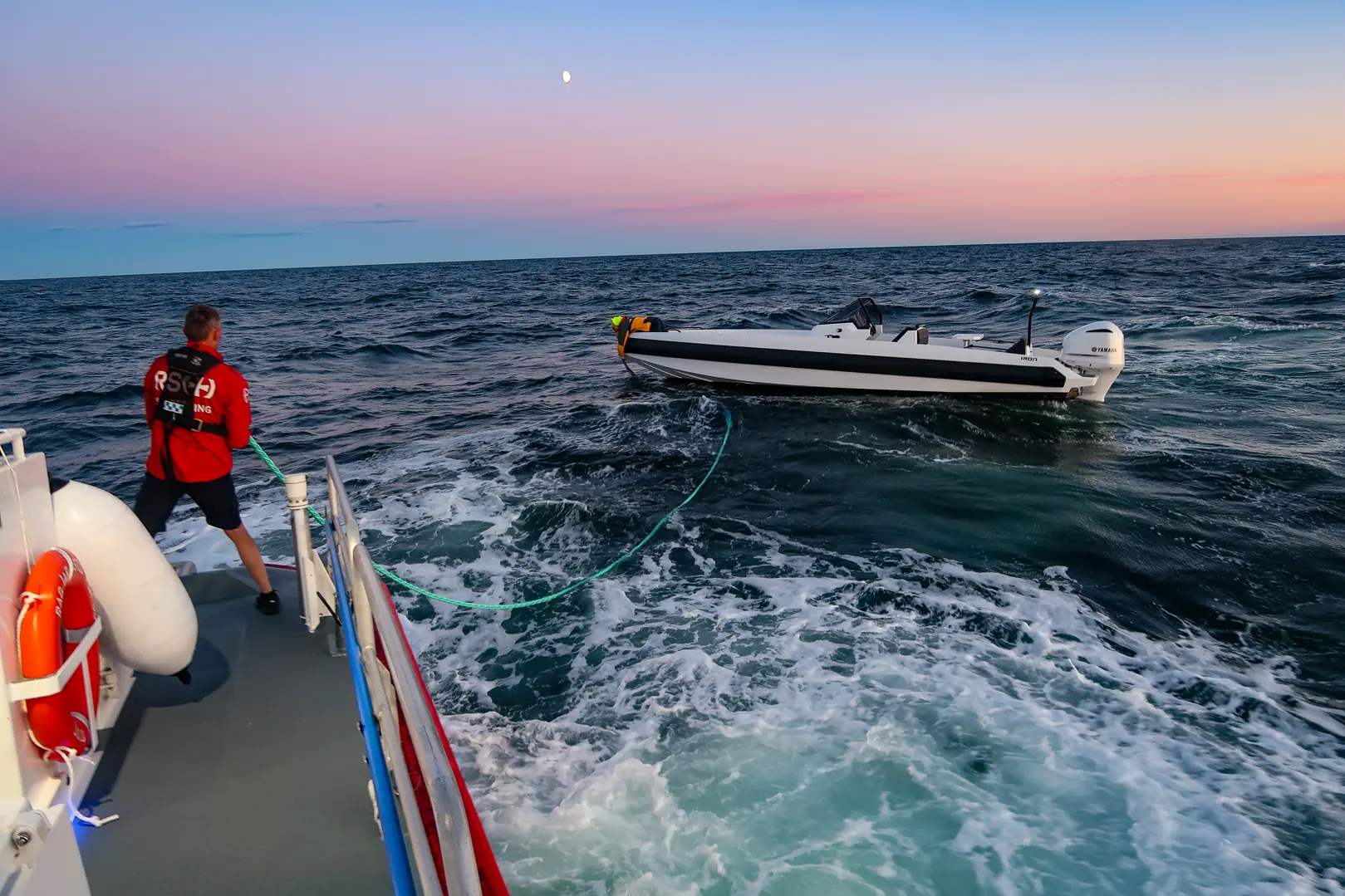 Nå som båtsesongen er i gang, med mange fritidsbåter langs kysten, er det en av de travleste tidene på året for landets redningsskøyter. Foto: Redningsselskapet