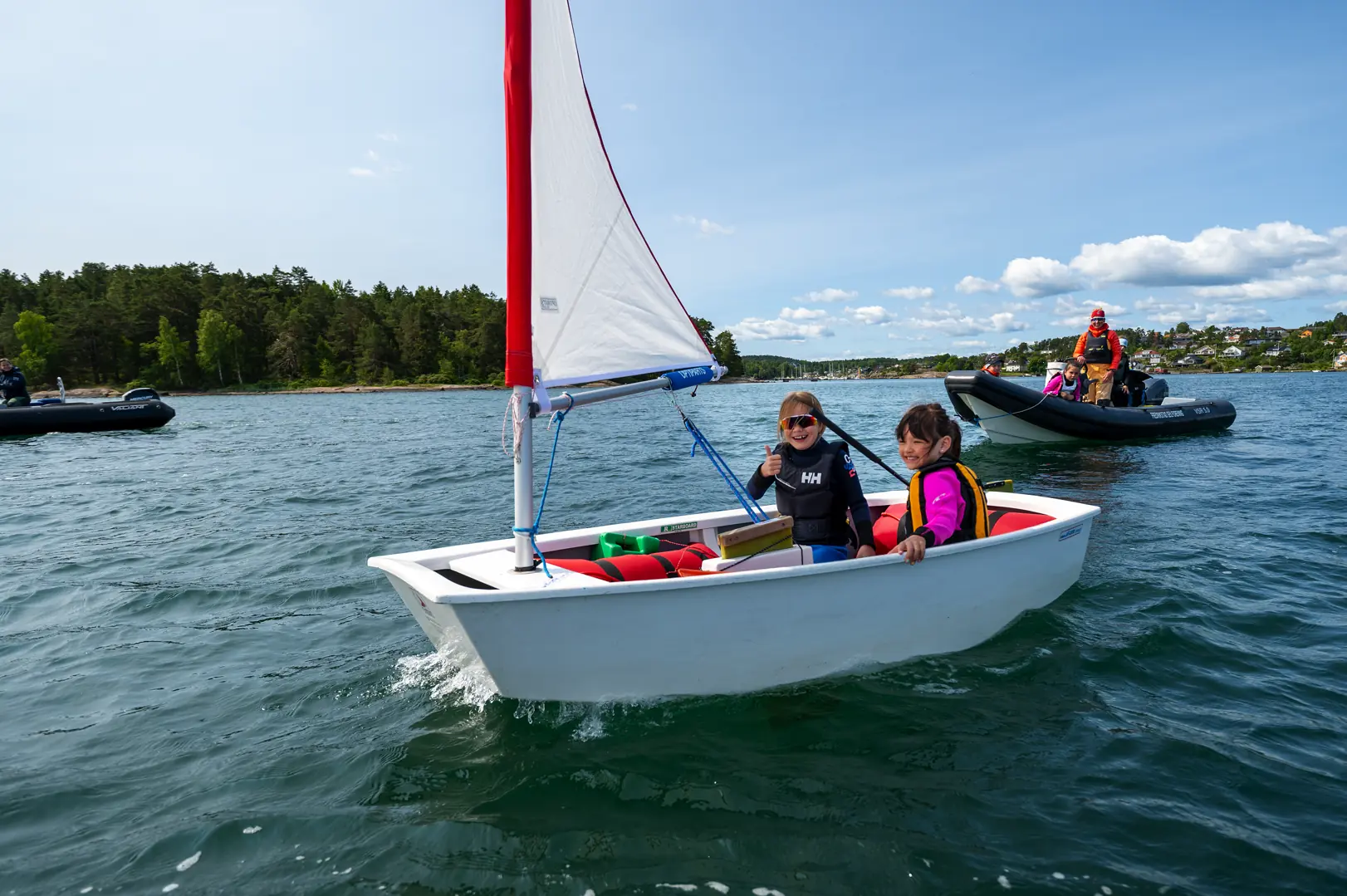 Seiling blir en del av aktivitetene. Foto: Magne Klann