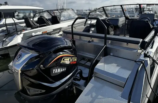 Buster Magnum VMAX er utstyrt med Yamahas nye VF250XB-motor.
