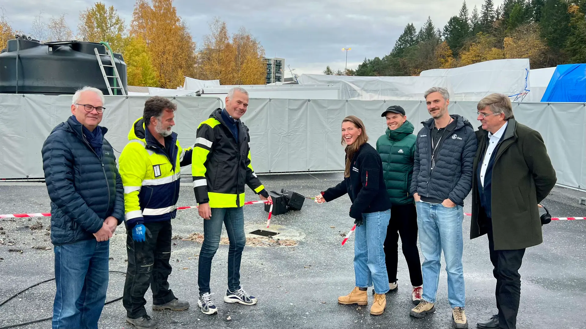 Åpnet nytt anlegg: Glade representanter fra Karenslyst båtopplag, Bymiljøetaten, KNBF og Toxiclean markerte åpningen av det nye anlegget på Skøyen. Foto: Privat