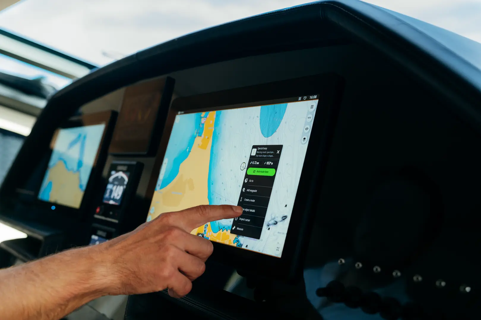 Simrad utvider porteføljen med større og raskere kartplotter. Foto: Produsent