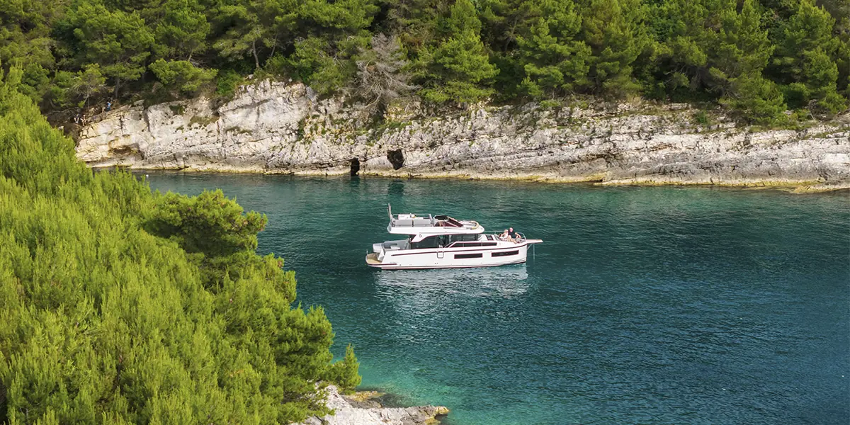 Delphia, som har vært en del av Beneteau-gruppen siden 2018, har tradisjonelt hatt en sterk posisjon på innlandsfarvann og kanaler, men posisjonerer nå modellene sine i større grad for det tradisjonelle kystmarkedet. Foto: Produsent