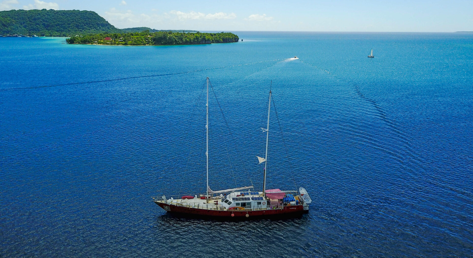 Ekspedisjonbåten«`Infinity«, kjent fra NRKs «Flaskepost fra Stillehavet«, er en 120-fots sementkonstruksjon.red2